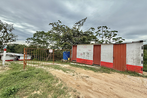 Finca sembrada en piña y cacao y con galpones para 20.000 gallinas 