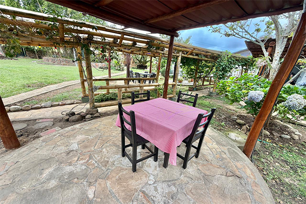 CASA COLONIAL CON LOTE. EXCELENTE INVERSION 
