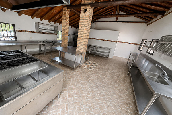 CASA COLONIAL CON LOTE. EXCELENTE INVERSION 