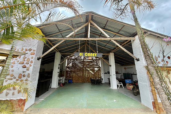 CASA COLONIAL CON LOTE. EXCELENTE INVERSION 