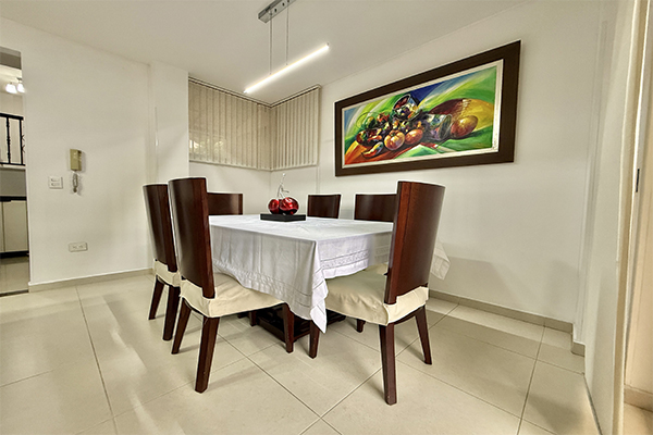 CASA AMPLIA DE 4 NIVELES, IDEAL PARA FAMILIA JOVEN Y ACOGEDORA 