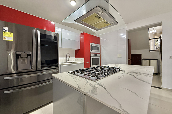 CASA AMPLIA DE 4 NIVELES, IDEAL PARA FAMILIA JOVEN Y ACOGEDORA 