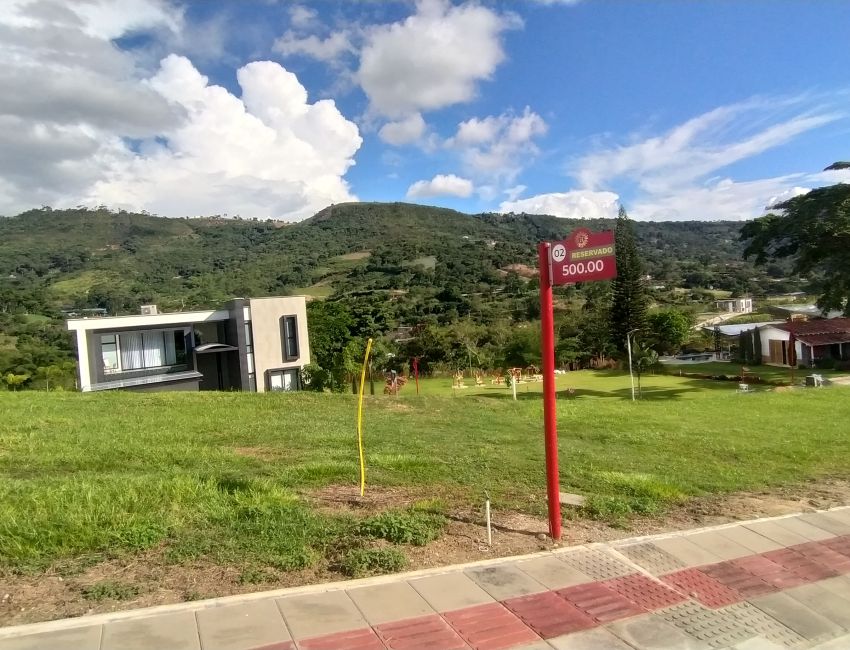 LOTES ESPECTACULARES CON UBICACIÓN PRIVILEGIADA
