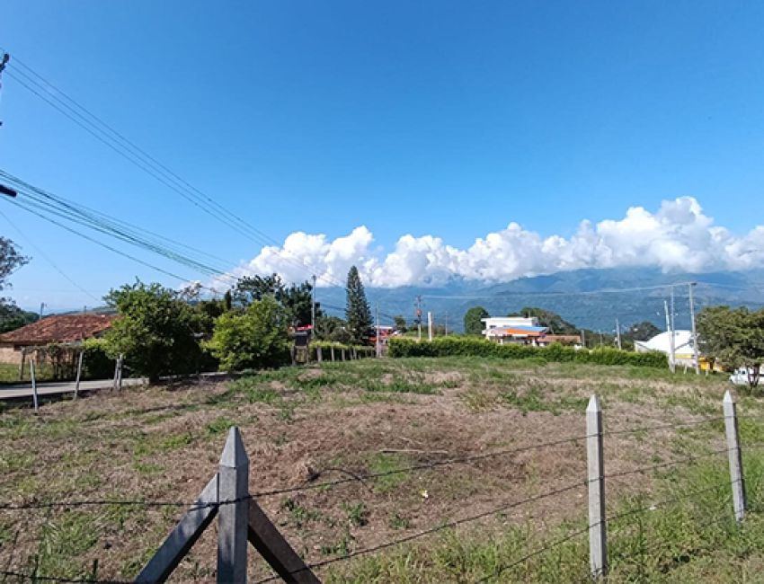 AMPLIO LOTE UBICADO EN EXCLUSIVO SECTOR COMERCIAL