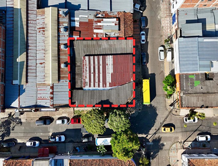 Lote esquinero (C3) apto para construir hasta 6 pisos 