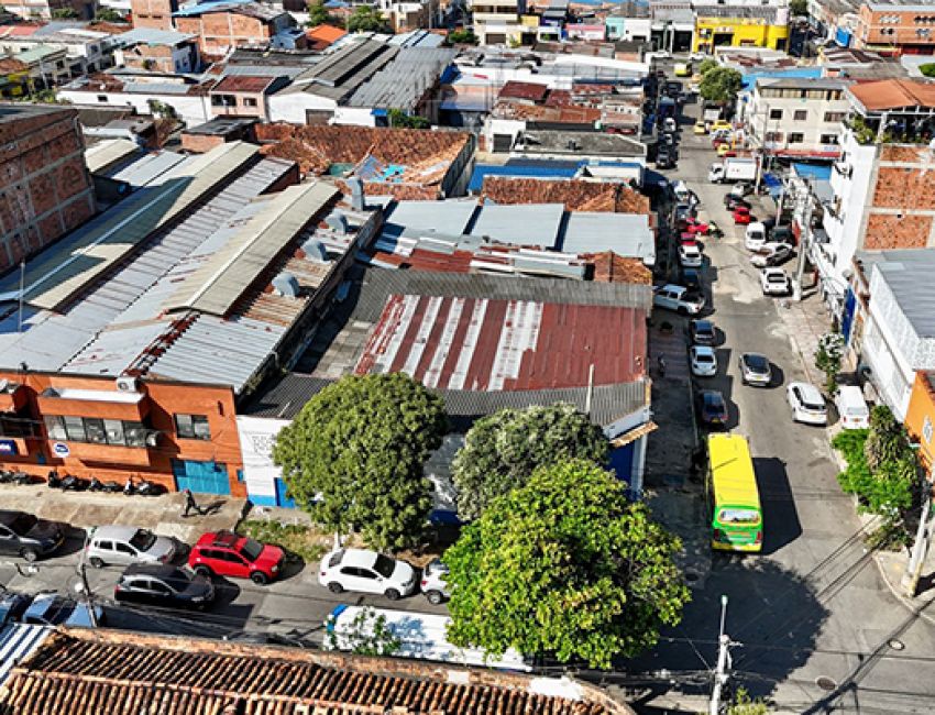 Lote esquinero (C3) apto para construir hasta 6 pisos 