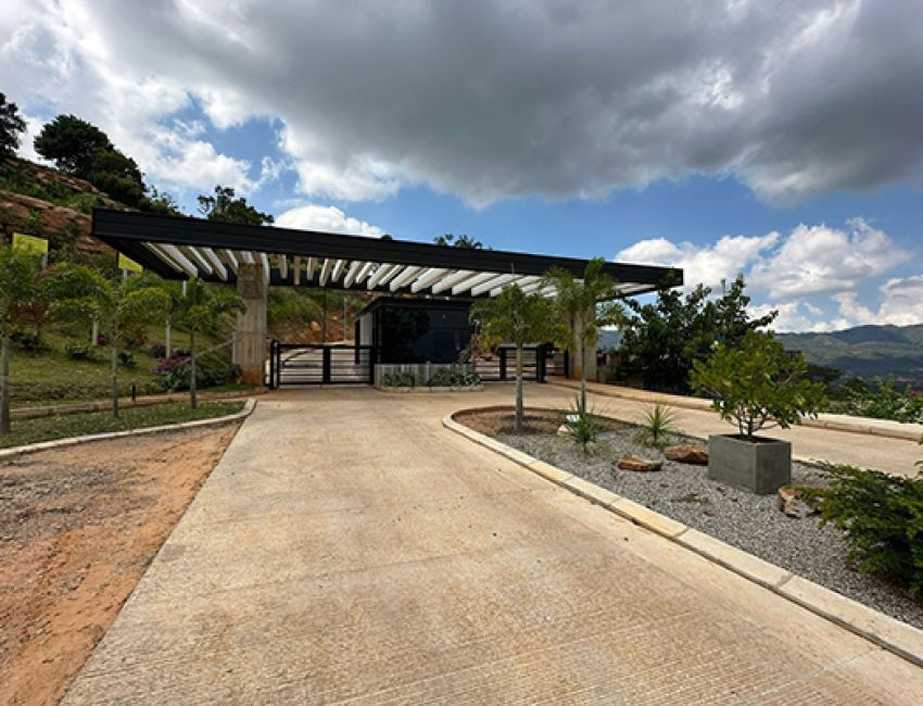 GRAN LOTE EN CONDOMINIO ROCA VERDE 