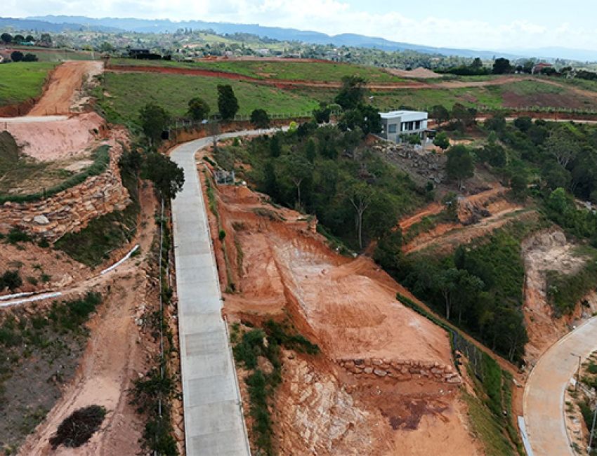 GRAN LOTE EN CONDOMINIO ROCA VERDE 