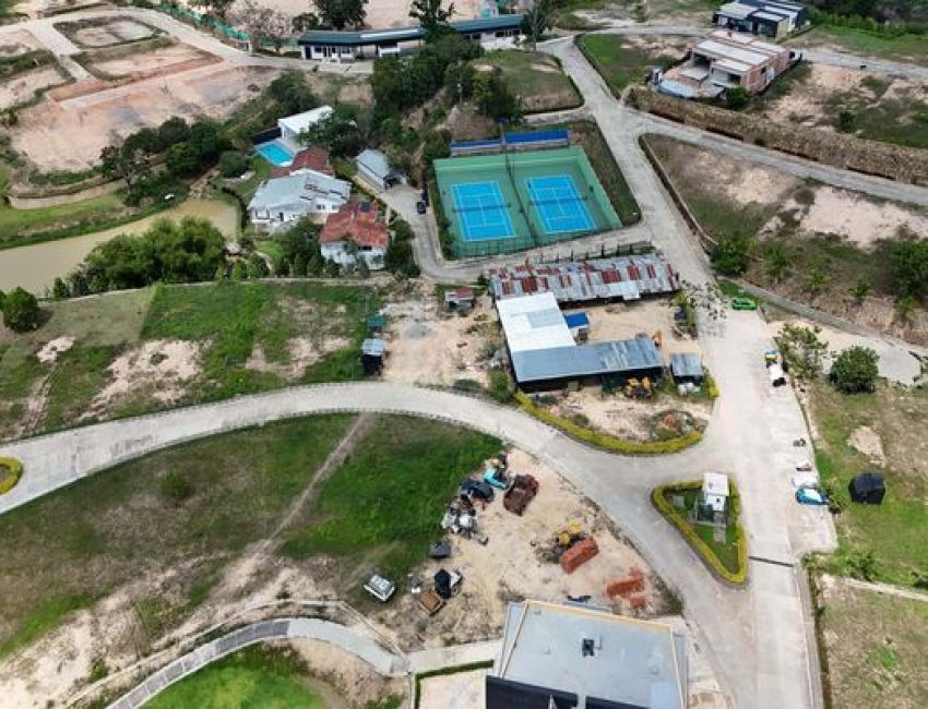 GRAN LOTE EN CONDOMINIO DE VALLES DE ESPAÑA 
