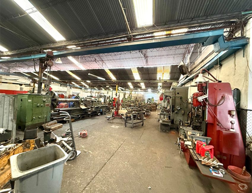 GRAN BODEGA, PUEDE SER COMPLETA O LOS METROS QUE NECESITES 