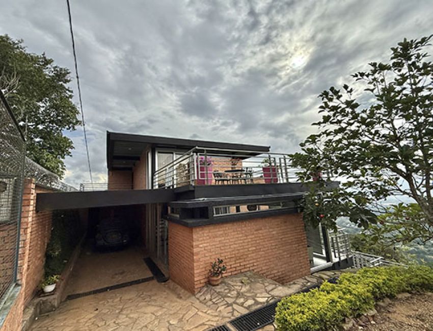 Casa con Lote con vista insuperable para toda la vida