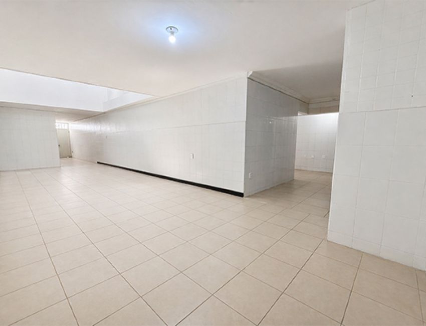 Casa Comercial de dos pisos en 300 m de lote sobre la Carrera 33
