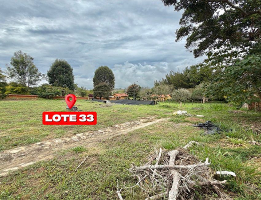 Lote sobre la via principal , facil acceso  LOTE 33