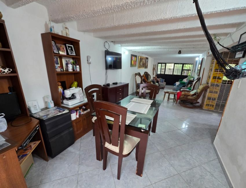 Hermosa casa amplia con piso renovado, espacios que enamoran y confort para disfrutar 