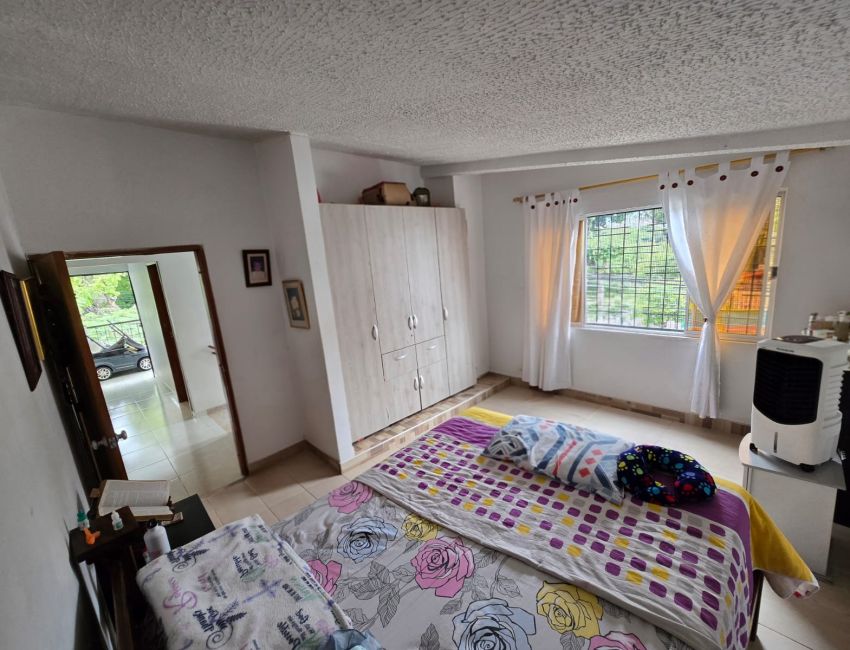 Hermosa casa amplia con piso renovado, espacios que enamoran y confort para disfrutar 