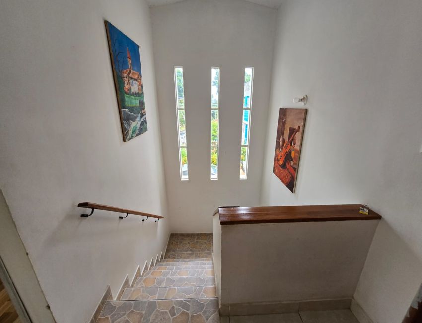 Hermosa casa amplia con piso renovado, espacios que enamoran y confort para disfrutar 