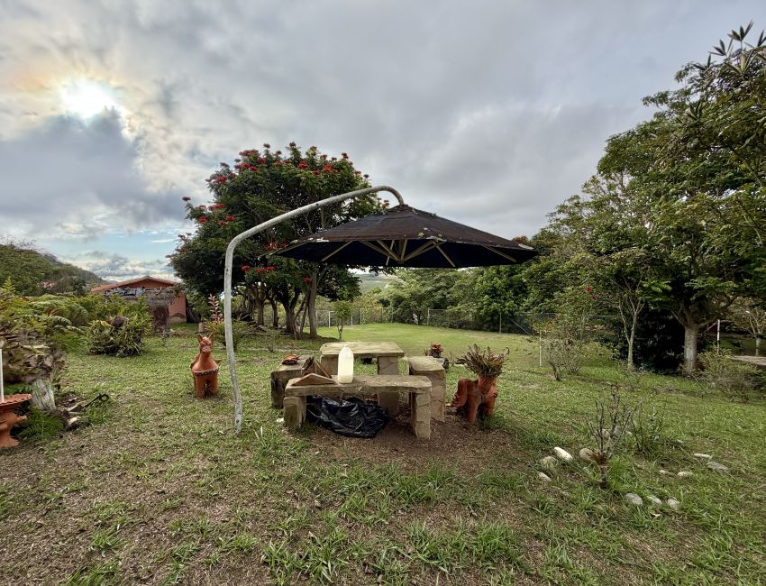 Parcela de 2570 m2 para vivir en un ambiente tranquilo y campestre