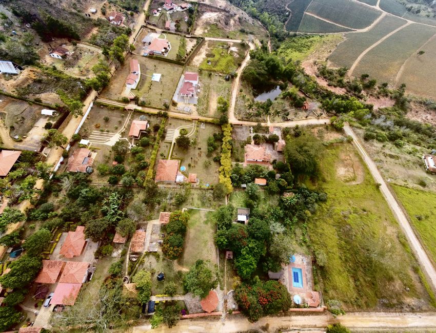 Parcela de 2570 m2 para vivir en un ambiente tranquilo y campestre