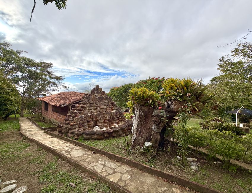 Parcela de 2570 m2 para vivir en un ambiente tranquilo y campestre