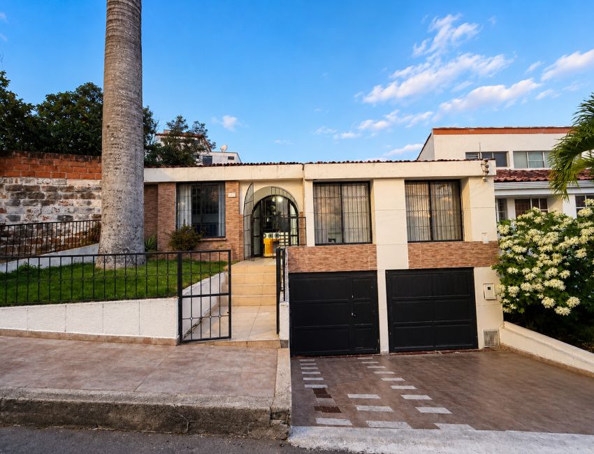 ESPECTACULAR CASA EN LA FLORESTA