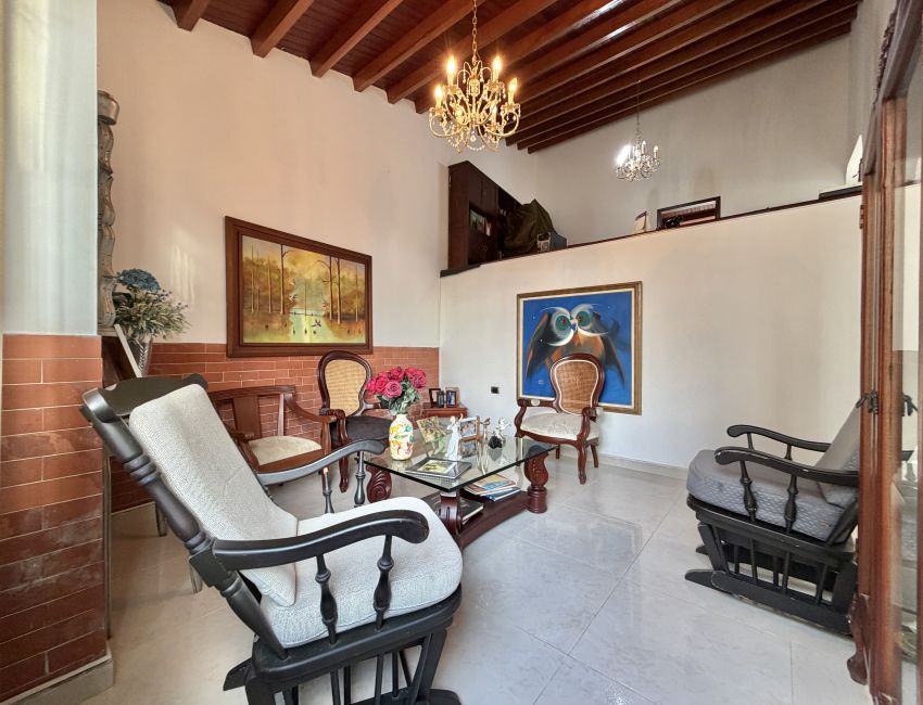 ESPECTACULAR CASA EN LA FLORESTA