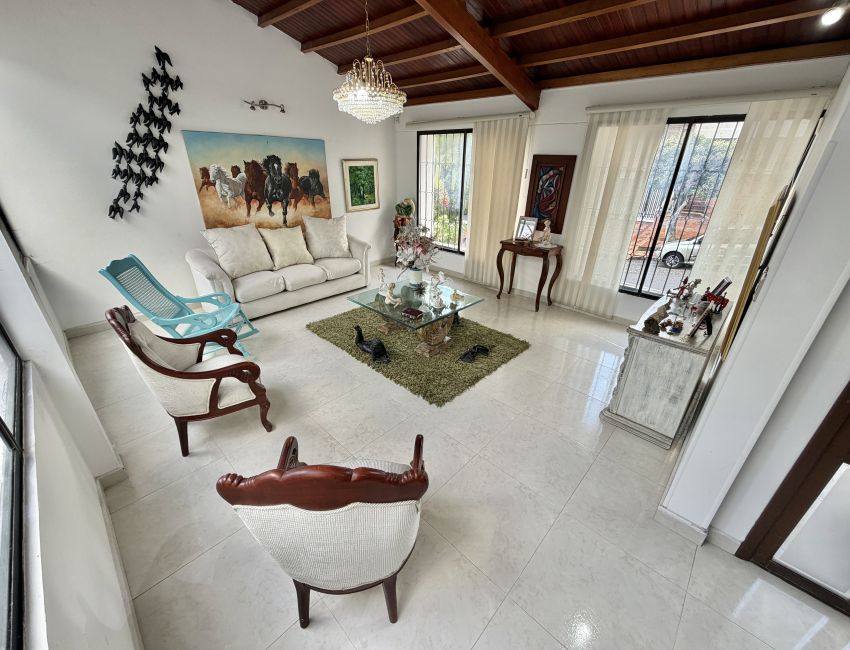 ESPECTACULAR CASA EN LA FLORESTA