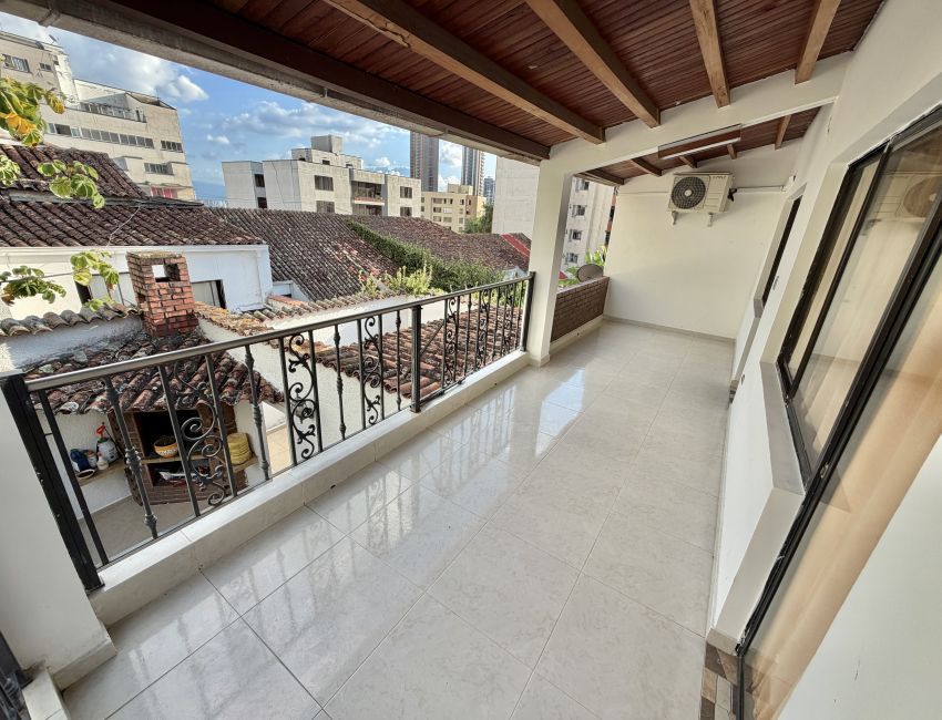 ESPECTACULAR CASA EN LA FLORESTA