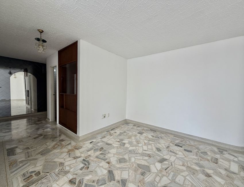 CONFORTABLE APARTAMENTO EN ZONA ALTA DEL CENTRO