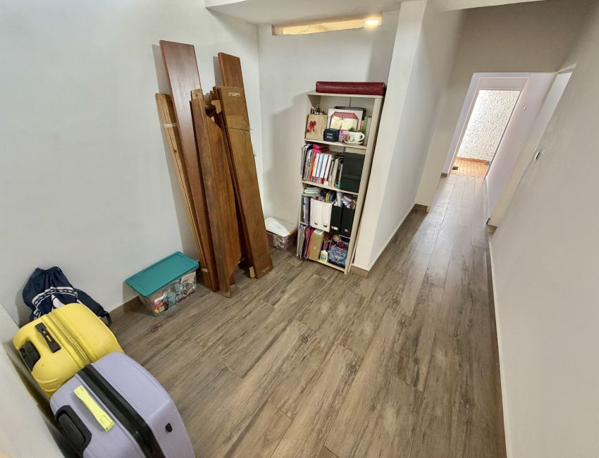 Oporturnidad -Apartamento con Local, Consultorio y 3 Alcobas 