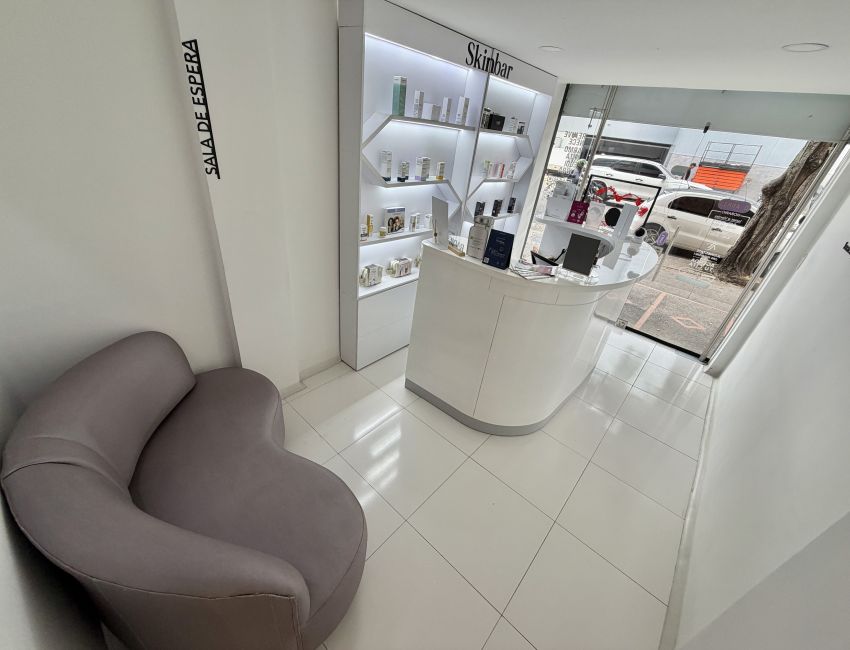 Oporturnidad -Apartamento con Local, Consultorio y 3 Alcobas 