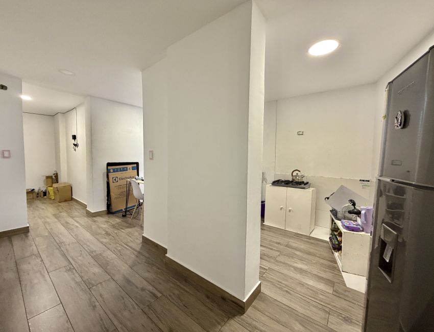 Oporturnidad -Apartamento con Local, Consultorio y 3 Alcobas 