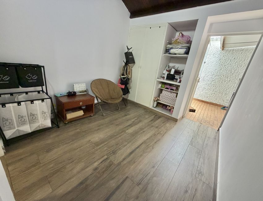 Oporturnidad -Apartamento con Local, Consultorio y 3 Alcobas 