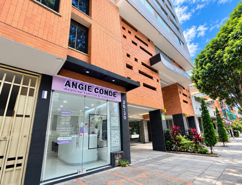 Oporturnidad -Apartamento con Local, Consultorio y 3 Alcobas 