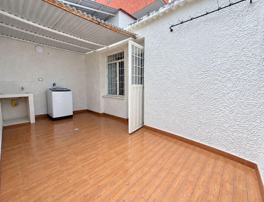 Oporturnidad -Apartamento con Local, Consultorio y 3 Alcobas 