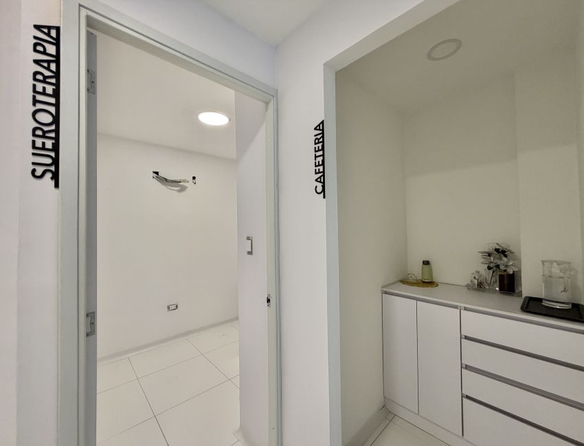 Oporturnidad -Apartamento con Local, Consultorio y 3 Alcobas 