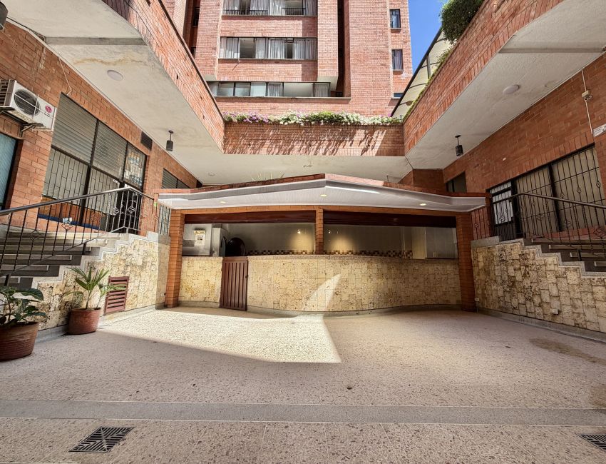 LOCAL COMERCIAL EN EL BARRIO LA AURORA 