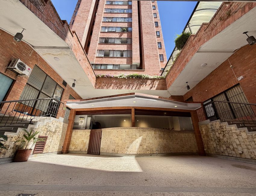 LOCAL COMERCIAL EN EL BARRIO LA AURORA 